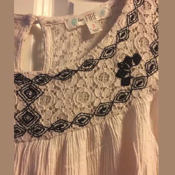 Love fire Lace Top. Size Small - Picture 3 of 5